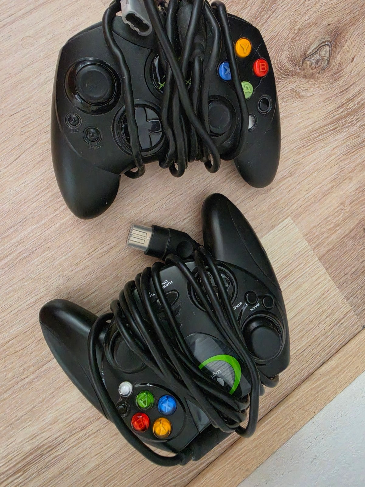 2x Xbox 360 controllers met kabel, Ophalen of Verzenden, Gebruikt, Controller, Xbox 360