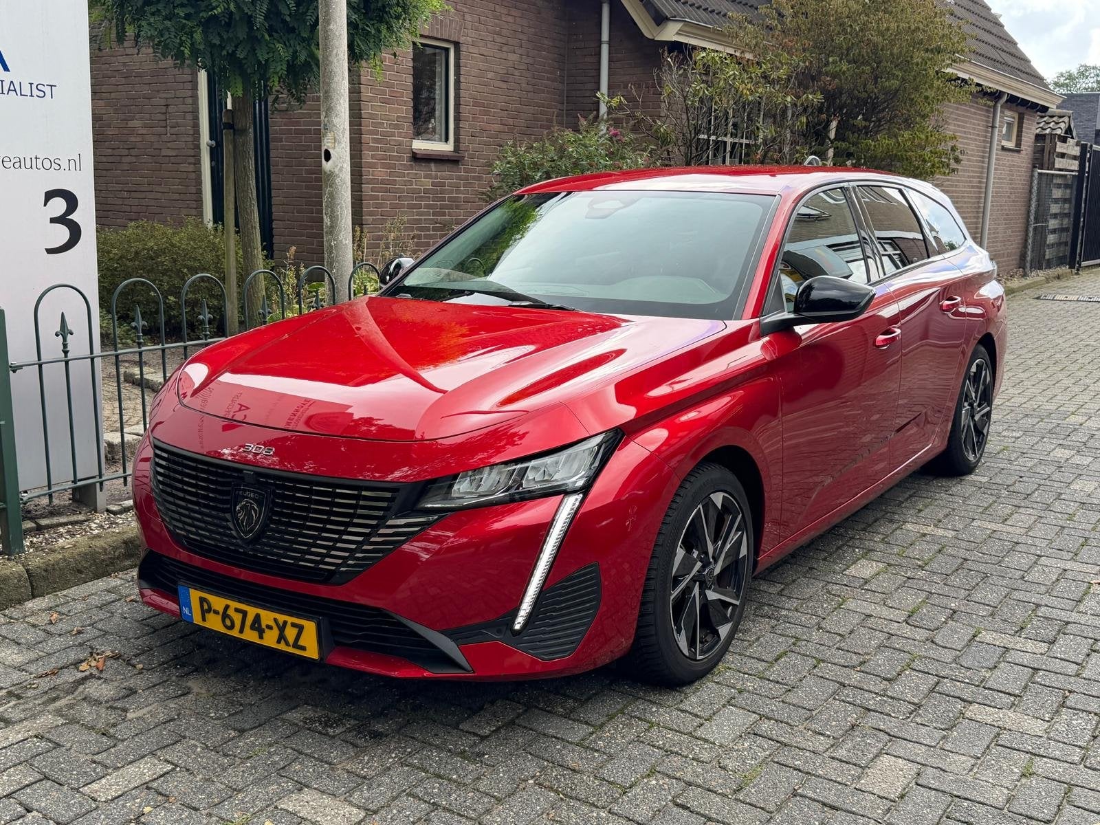 Peugeot 308 SW 1.2 PureTech Allure Pack Business (bj 2022), Auto's, 1199 cc, Leder en Stof, Origineel Nederlands, Handgeschakeld