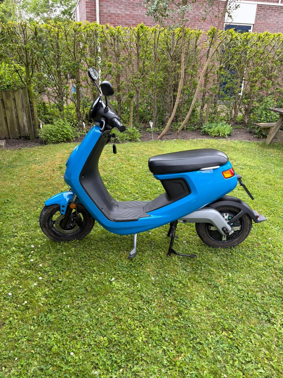 Niu electrische scooter blauw 889 km, Ophalen, Maximaal 25 km/u, Elektrisch