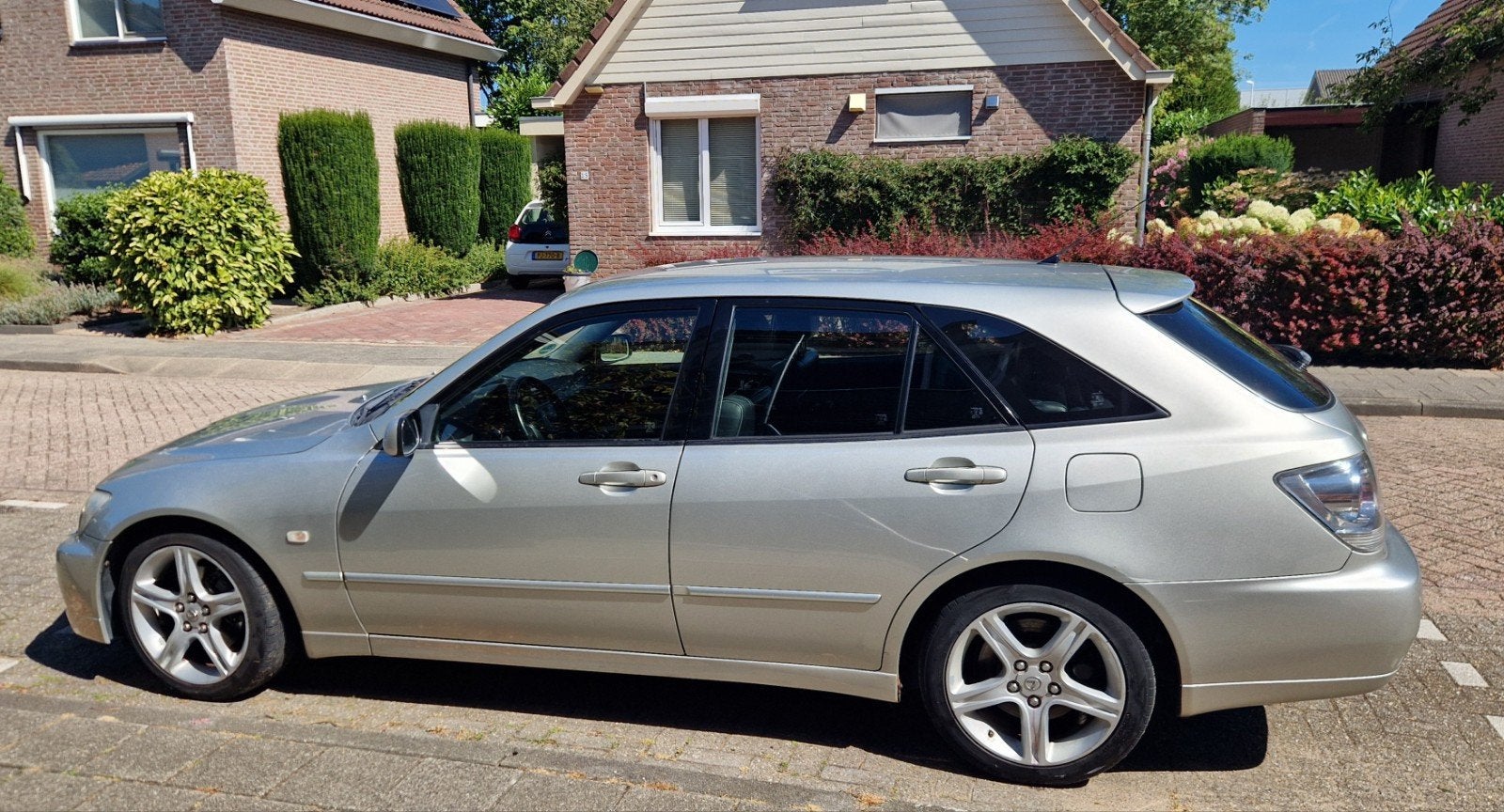 Lexus IS 300 3.0 Sportcross Executive AUT 2002 Grijs, Automaat, 213 pk, Origineel Nederlands, Zilver of Grijs