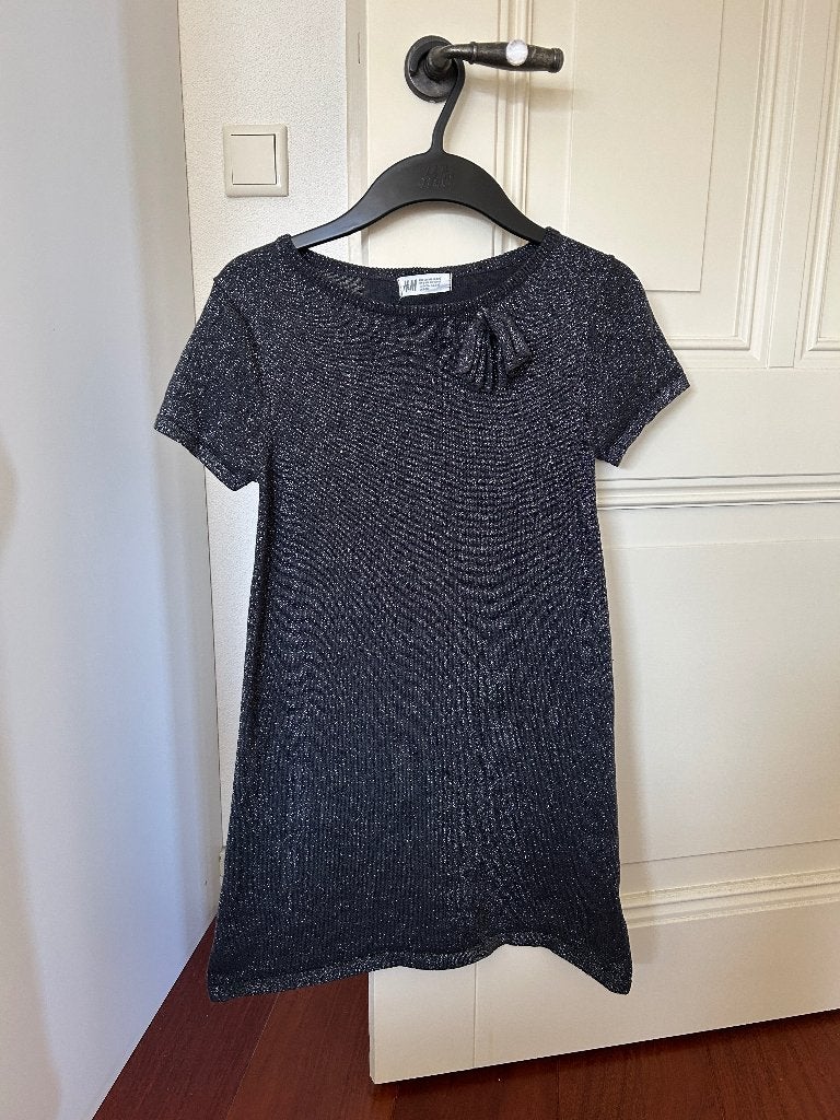 Jurk antraciet met glitters maat 134-140, Gebruikt, H&M, Jurk of Rok, Verzenden