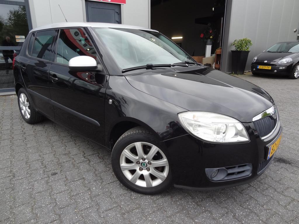 Skoda Fabia 1.4-16V Sprint | NL-AUTO | TREKHAAK | CLIMATE |, Auto's, Skoda, Voorwielaandrijving, 4 cilinders, Zwart, Origineel Nederlands