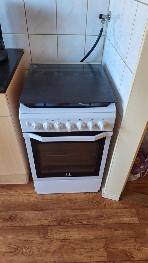Indesit Vrijstaand Gasfornuis met Oven, Gebruikt, Hete lucht, Gas, 85 tot 90 cm