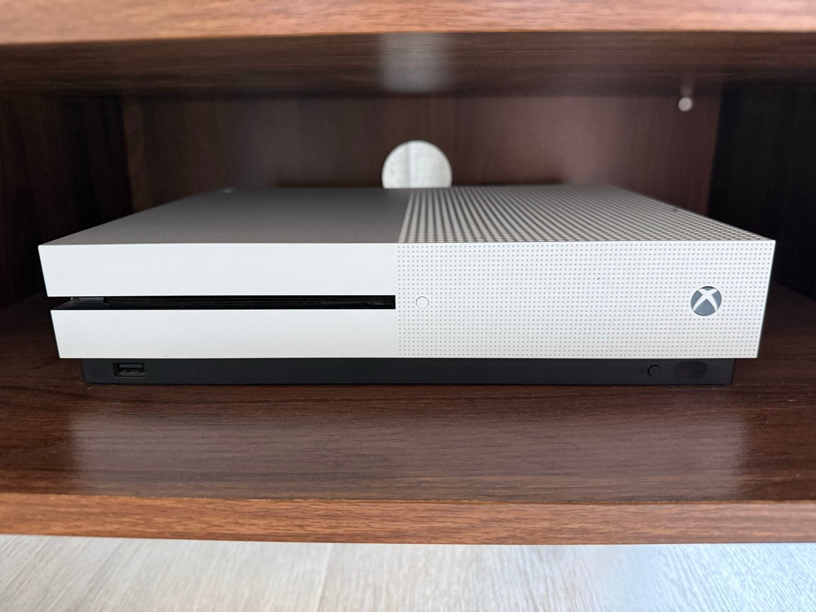 Xbox One S met 5 spellen: Call of Duty en FC 25/26, Ophalen, Online, Shooter, Zo goed als nieuw