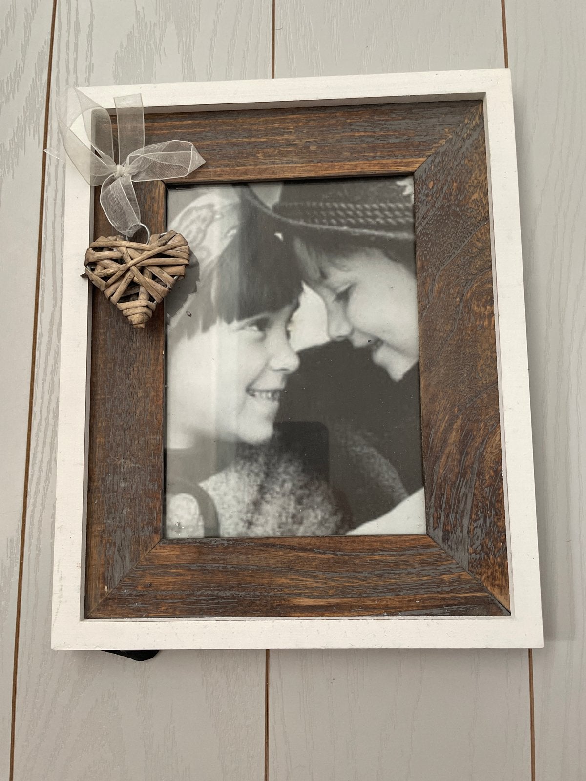 Houten fotolijst met hartje en strik, Gebruikt, Ophalen of Verzenden, Fotolijst, Wit