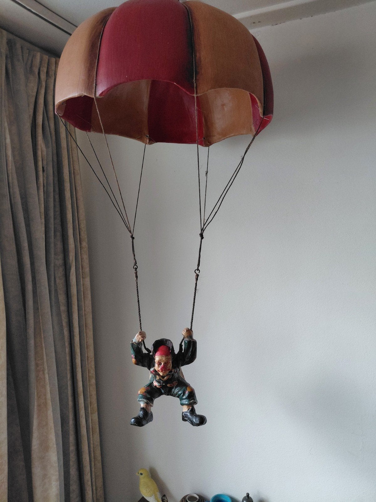 Vintage Clown aan Parachute - Decoratief en Uniek, Ophalen of Verzenden
