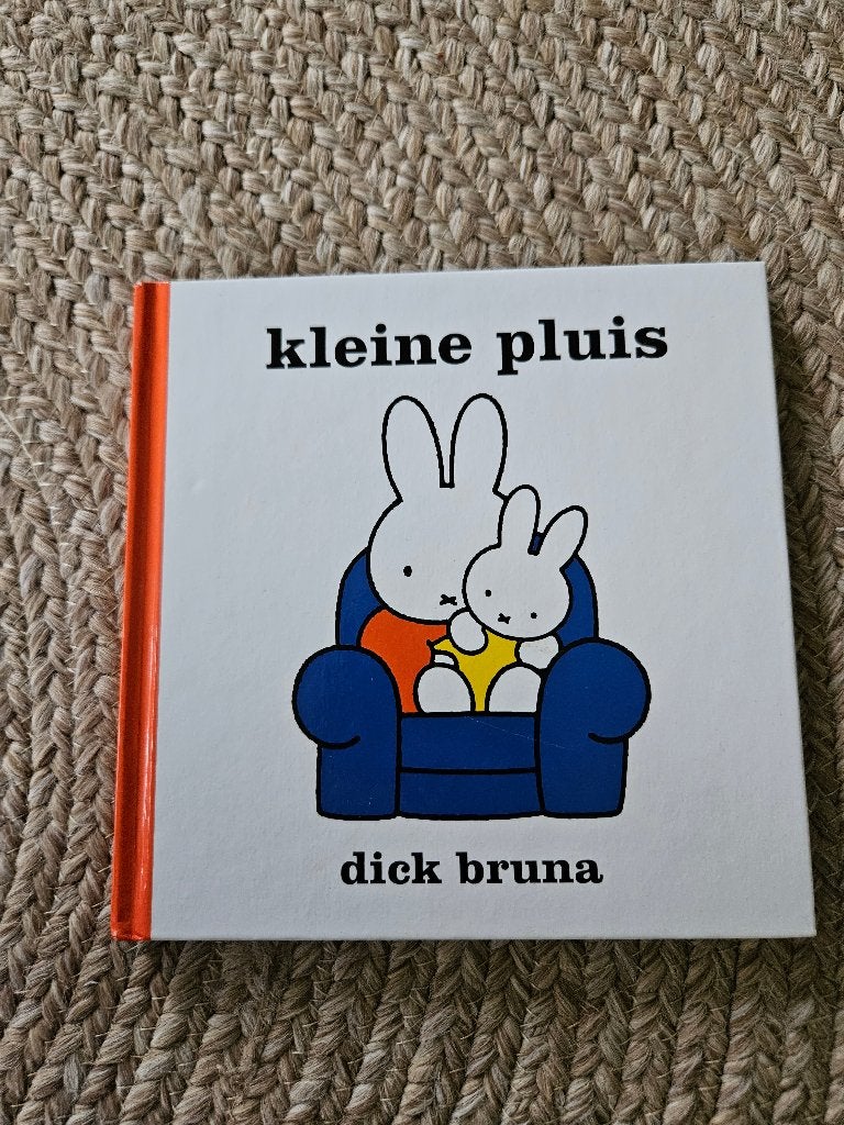 Kleine pluis, Boeken, Ophalen of Verzenden, Zo goed als nieuw, Dick Bruna, Fictie algemeen