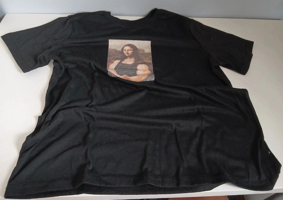 Zwart T-shirt met Mona Lisa print - Maat L, Kleding | Heren, Ophalen of Verzenden, Zo goed als nieuw, Zwart