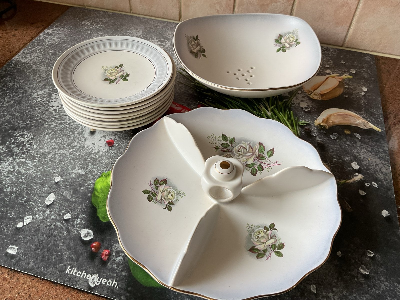 Lot Flora Plateel Gouda Rosaly servies ., Ophalen