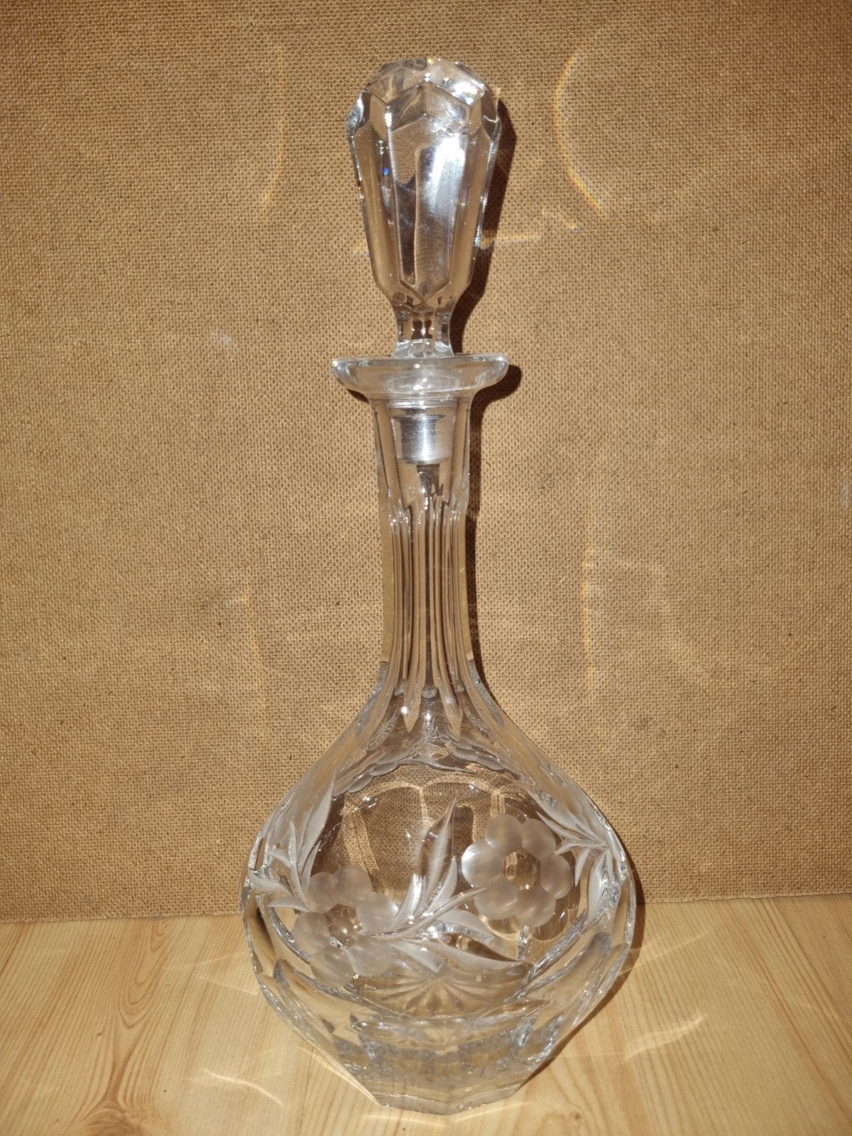 Kristallen karaf met bloemgravures - 34 cm hoog, Ophalen of Verzenden