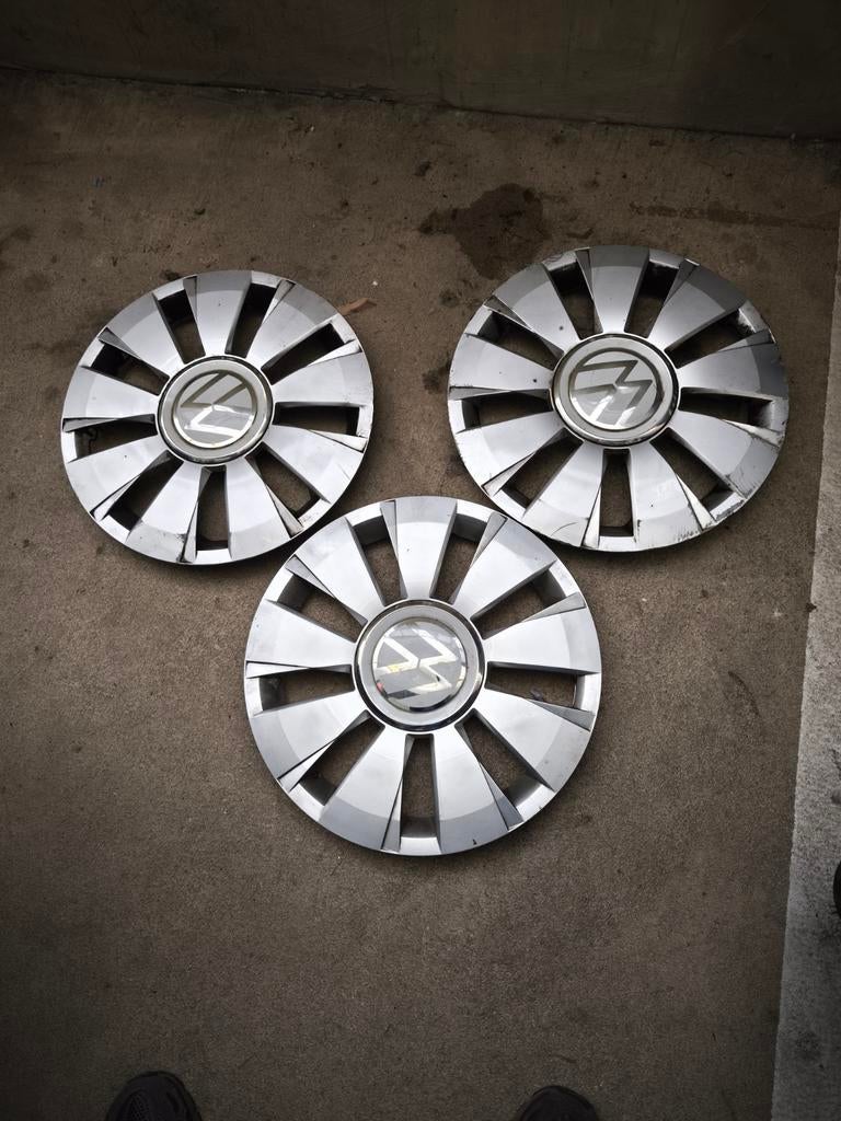 2x Volkswagen UP wieldoppen, Auto diversen, Wieldoppen, Ophalen of Verzenden, Gebruikt