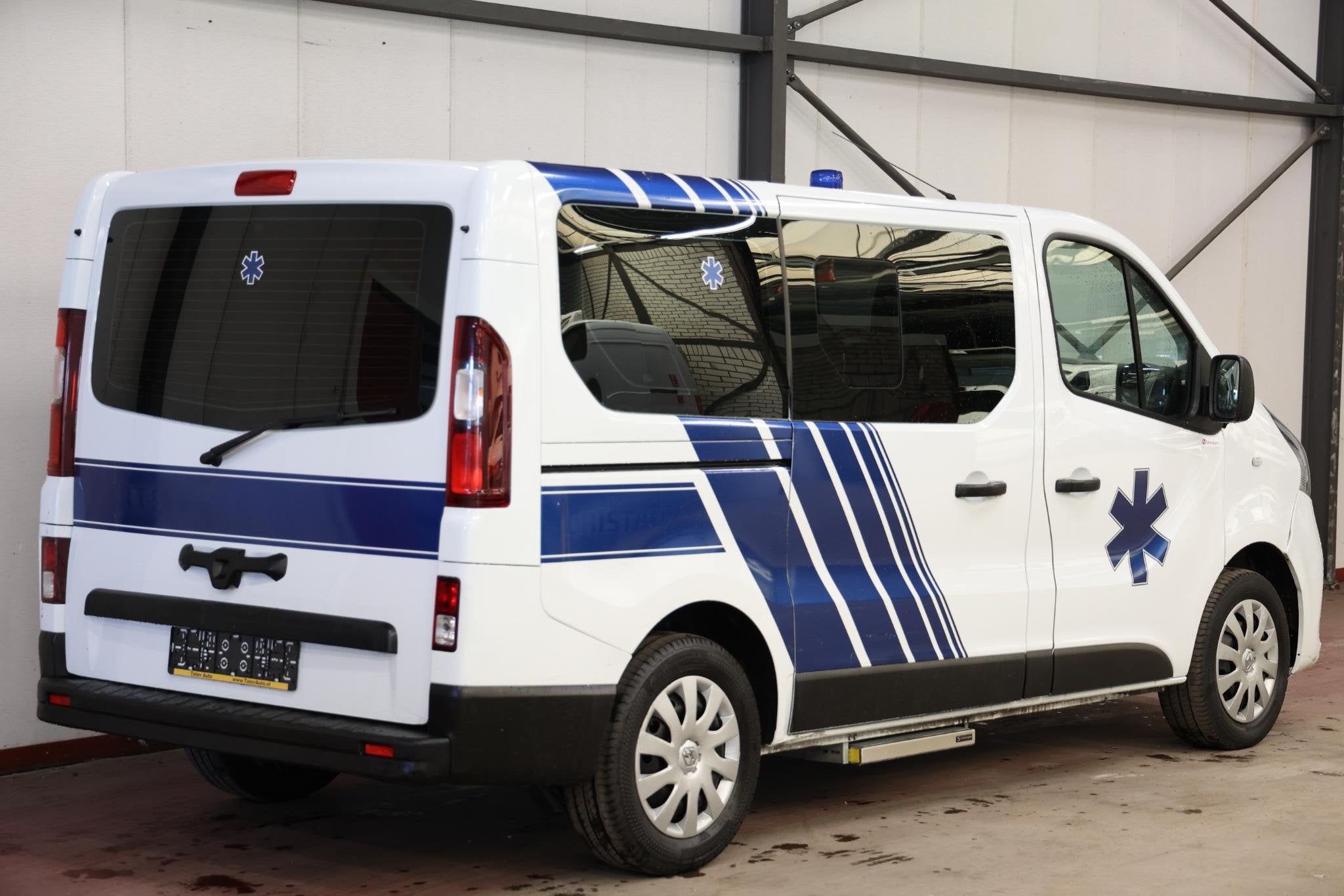 Renault Trafic AMBULANCE VSAV Rettungswagen Krankenwagen, Voorwielaandrijving, Gebruikt, Euro 6, 4 cilinders