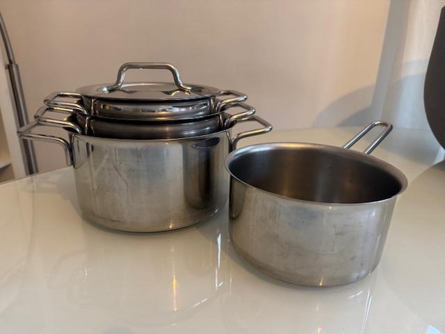 3 RVS pannen + 1 steelpan voor gas., Ophalen of Verzenden, Zo goed als nieuw, Rvs, Pannenset