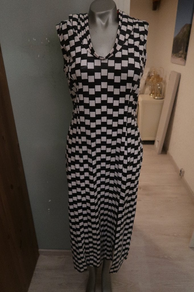 Exclusieve jurk Marlijn Amsterdam zwart wit hoody met oranje, Maat 38/40 (M), Ophalen of Verzenden, Zo goed als nieuw, Onder de knie