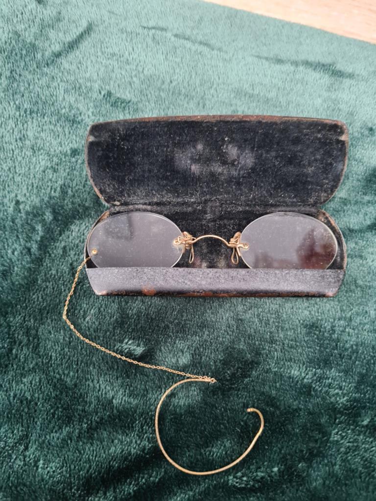 Antieke pince-nez bril met etui en ketting, Ophalen of Verzenden