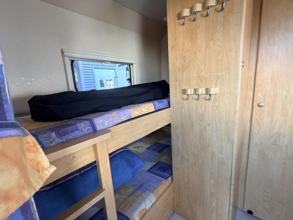 Caravelair Antares 490 TK 6 Pers. Lichtgewicht, Caravans en Kamperen, Caravans, Standaardzit, Dwarsbed, Bedrijf, 750 - 1000 kg