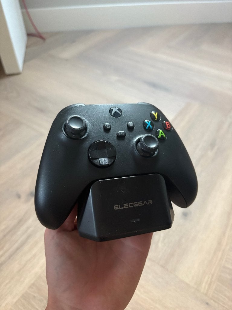 Xbox series x controller met dock, Ophalen of Verzenden, Zo goed als nieuw, Controller, Draadloos