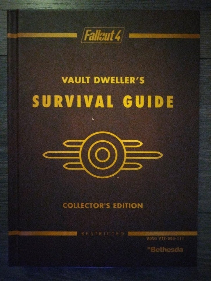 FALLOUT 4 VAULT DWELLER'S SURVIVAL GUIDE COLLECTORS EDITION, Bethesda, Ophalen of Verzenden, Zo goed als nieuw, Overige onderwerpen
