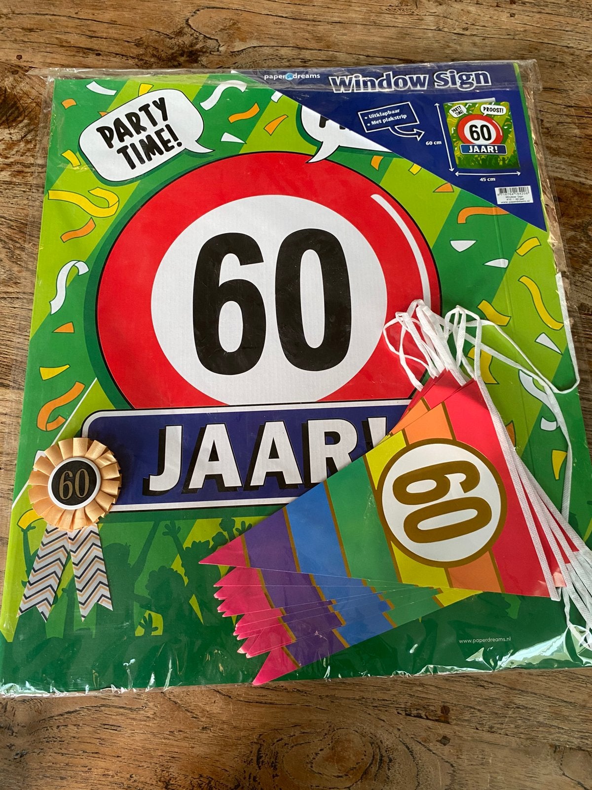 60 Jaar versiering set uithangboord, vlaggenlijn en rozet, Verzenden, Zo goed als nieuw, Versiering, Verjaardag