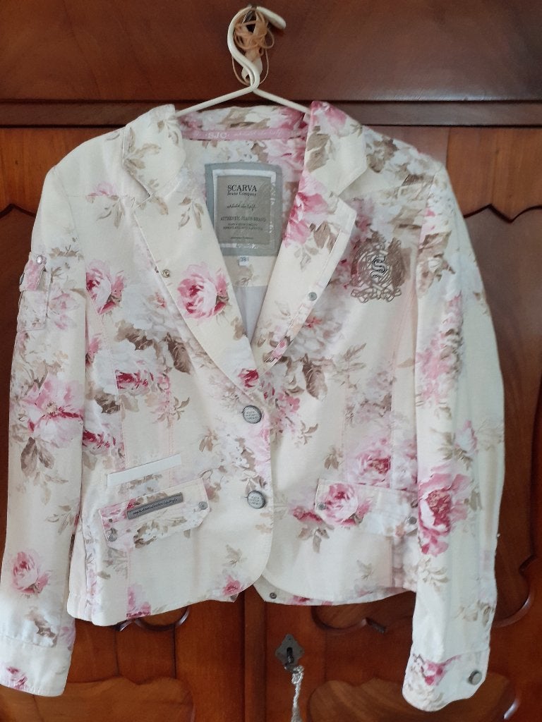 SCARVA jasje wit met rozen, Kleding | Dames, Jasjes, Kostuums en Pakken, Maat 38/40 (M), Scarva, Wit, Ophalen of Verzenden