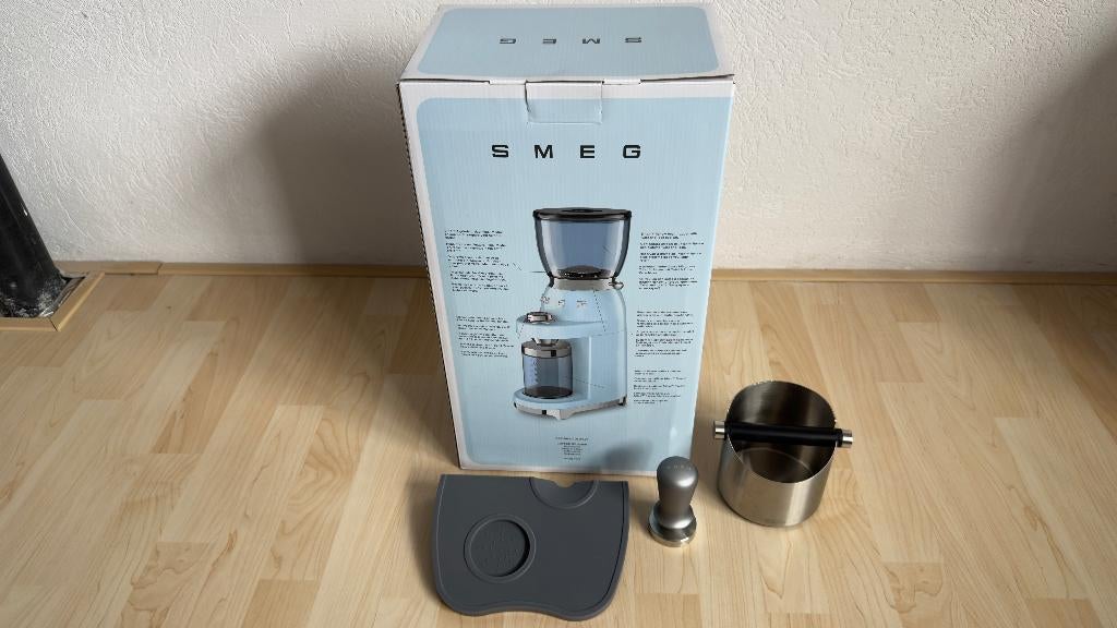 SMEG koffiemaler CGF03BLEU bundel, Witgoed en Apparatuur, Koffiezetapparaten, Overige modellen, 10 kopjes of meer, Zo goed als nieuw