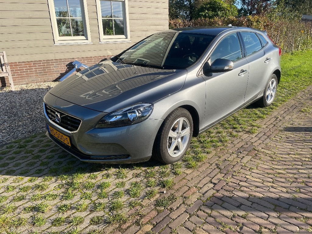 Volvo V40 1.5 T2 AUT. CRUISE.NAVI.WEINIG KM’s.EXTRA WINTERB, Auto's, Stof, 1498 cc, 4 cilinders, 700 kg