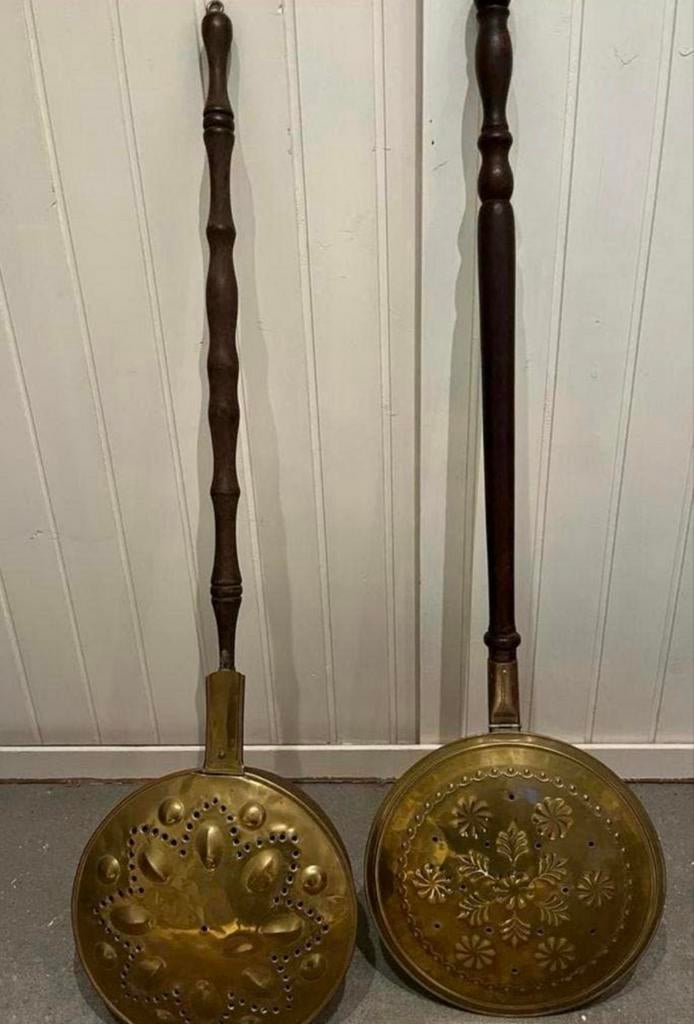 Antieke koperen beddenwarmers met houten steel (2 stuks), Antiek en Kunst, Ophalen, Koper