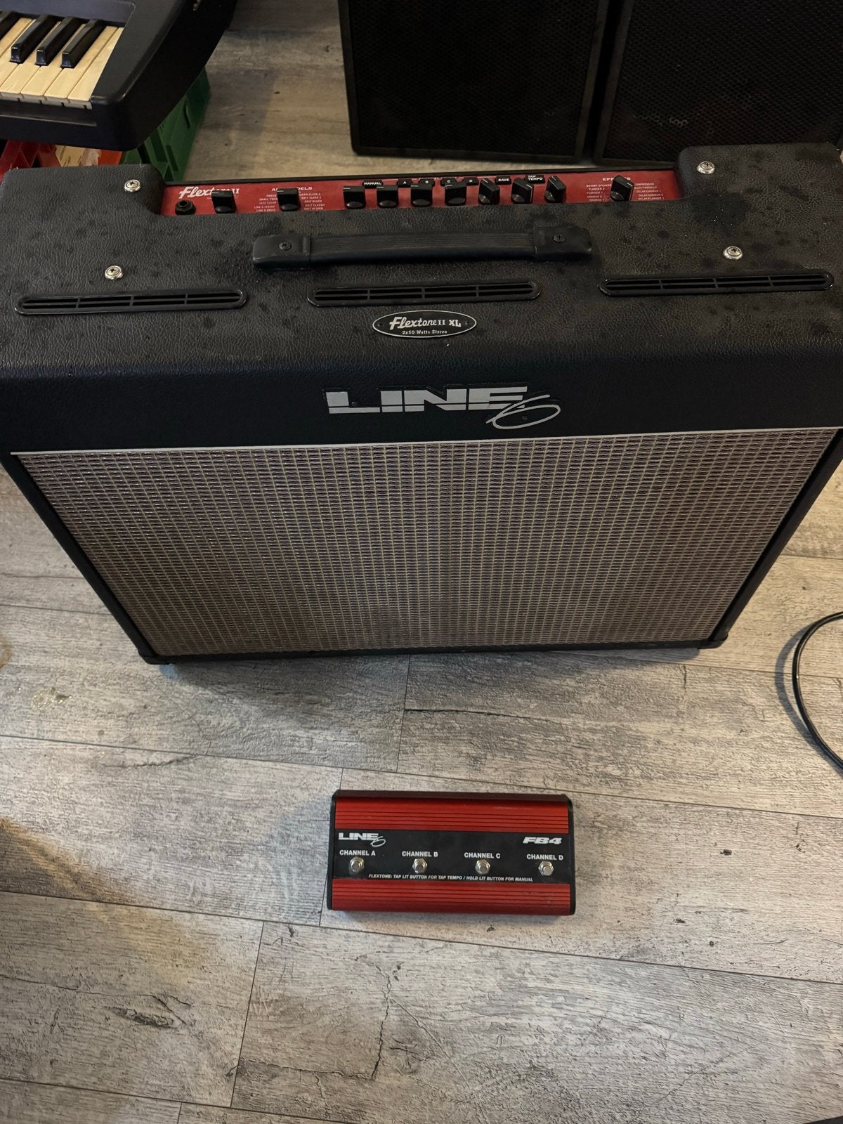 Line 6 Flextone II gitaarversterker met FB4 voetschakelaar, Ophalen, Gebruikt, Gitaar, 100 watt of meer