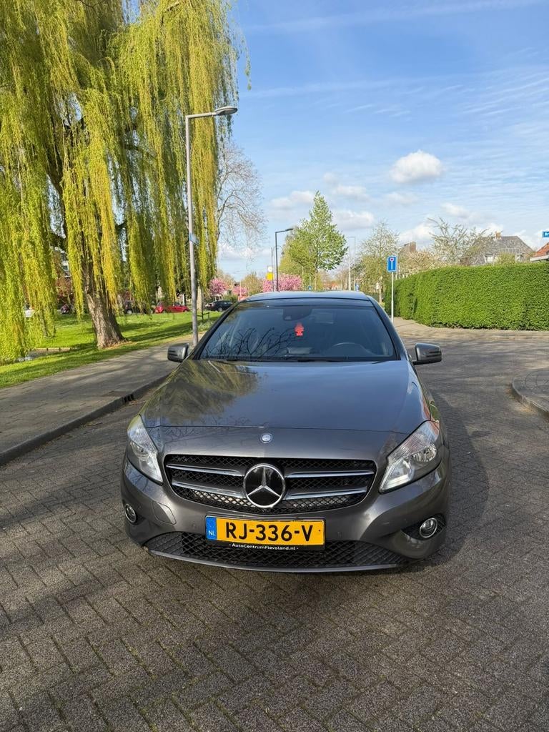 Mercedes-Benz A-Klasse A180cdi 1.8 Blue Eff. Aut7 2013 Grijs, Euro 6, 4 cilinders, 1796 cc, Diesel
