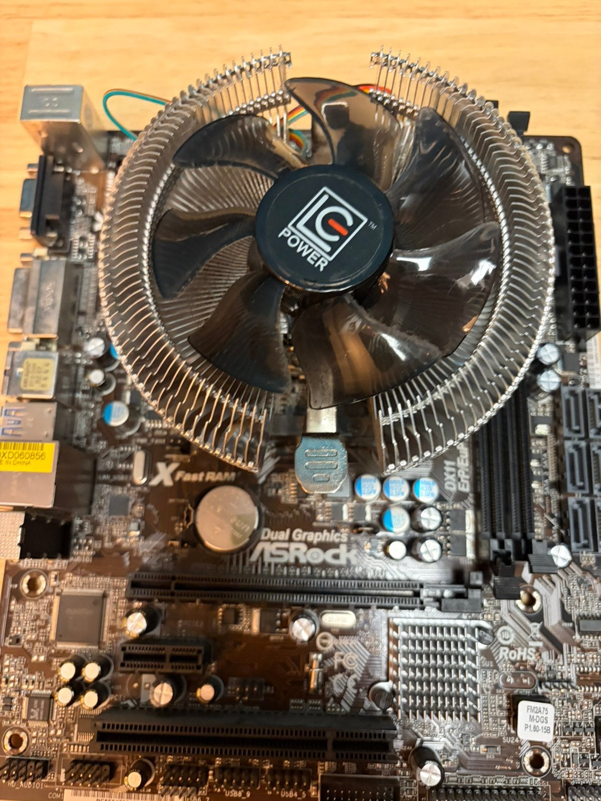 AMD moederbord FM2A75-DGS met cpu A8 5600K, Computers en Software, Moederborden, Ophalen, Zo goed als nieuw, DDR3