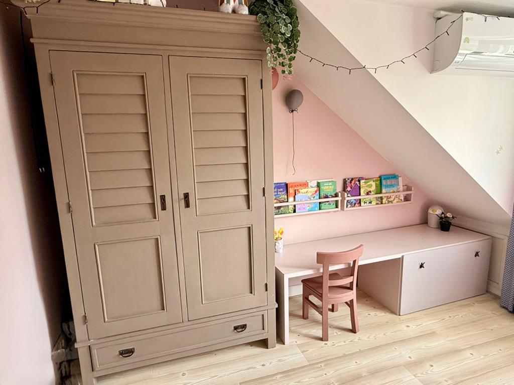 Brocante (meisjes) kledingkast, Ophalen, Zo goed als nieuw, 50 tot 75 m², Laminaat