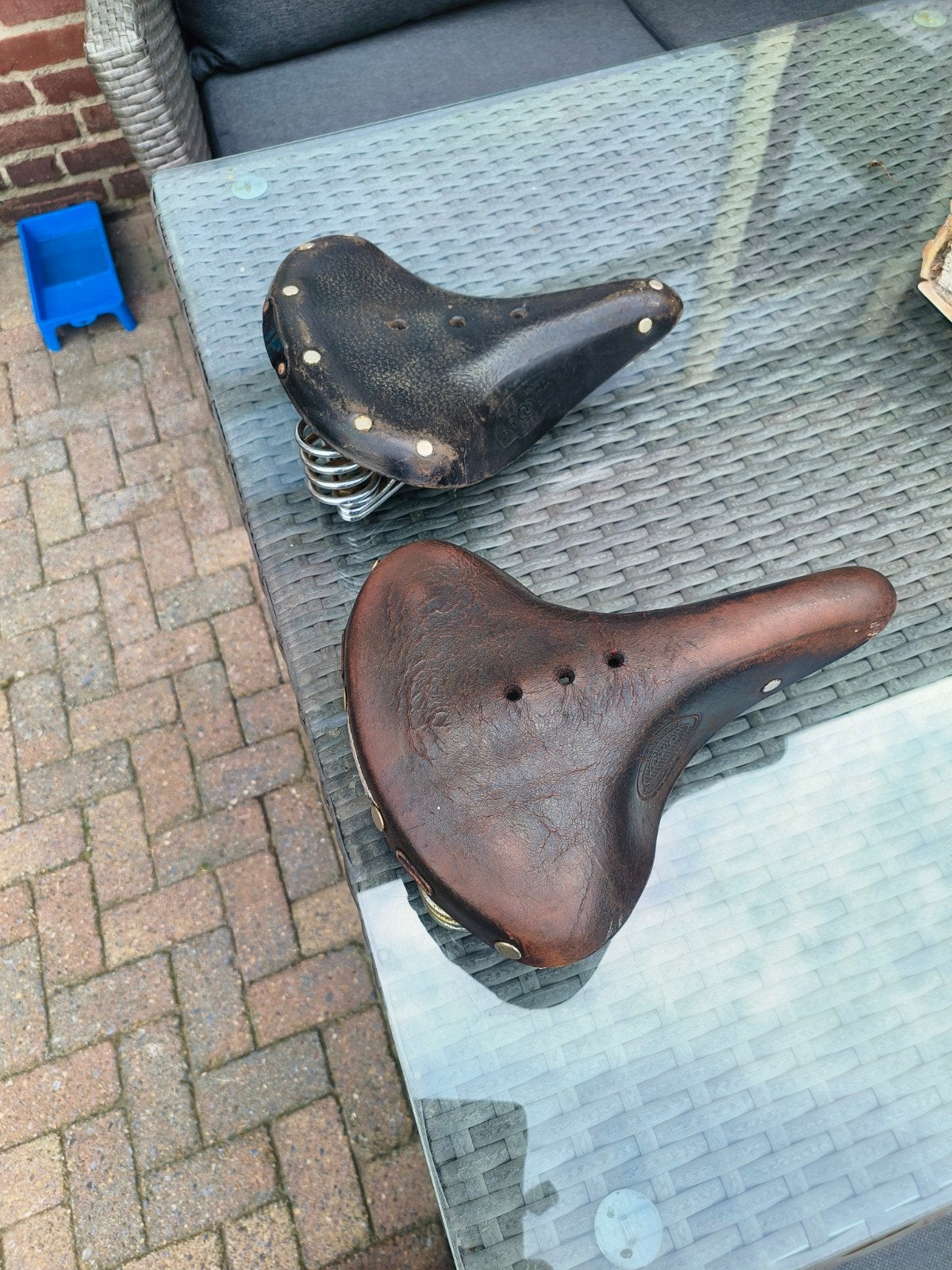 2 mooie goede leren lepper fiets zadels, Ophalen
