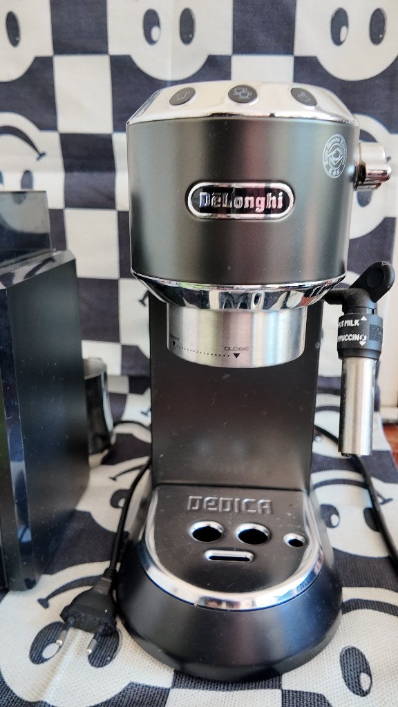 De'Longhi Dedica Style EC685.BK Espressomachine, Espresso apparaat, Gemalen koffie, Ophalen of Verzenden, Zo goed als nieuw