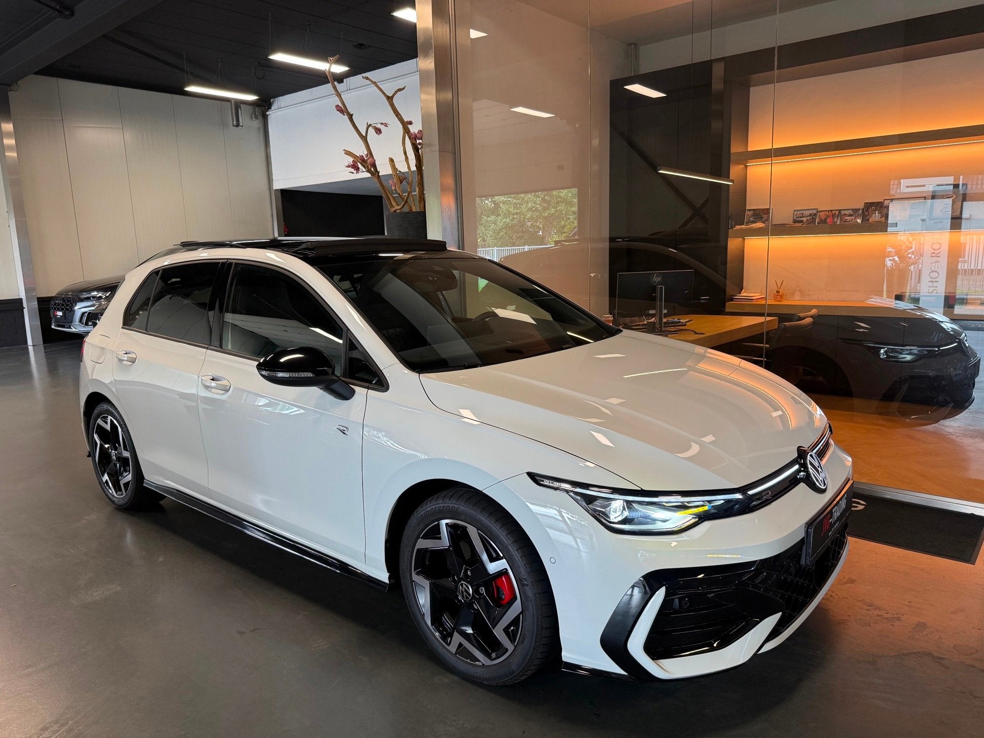 Volkswagen Golf 1.5 eTSI R-Line Facelift Panorama IQ-light C, 4 cilinders, 150 pk, Wit, Origineel Nederlands
