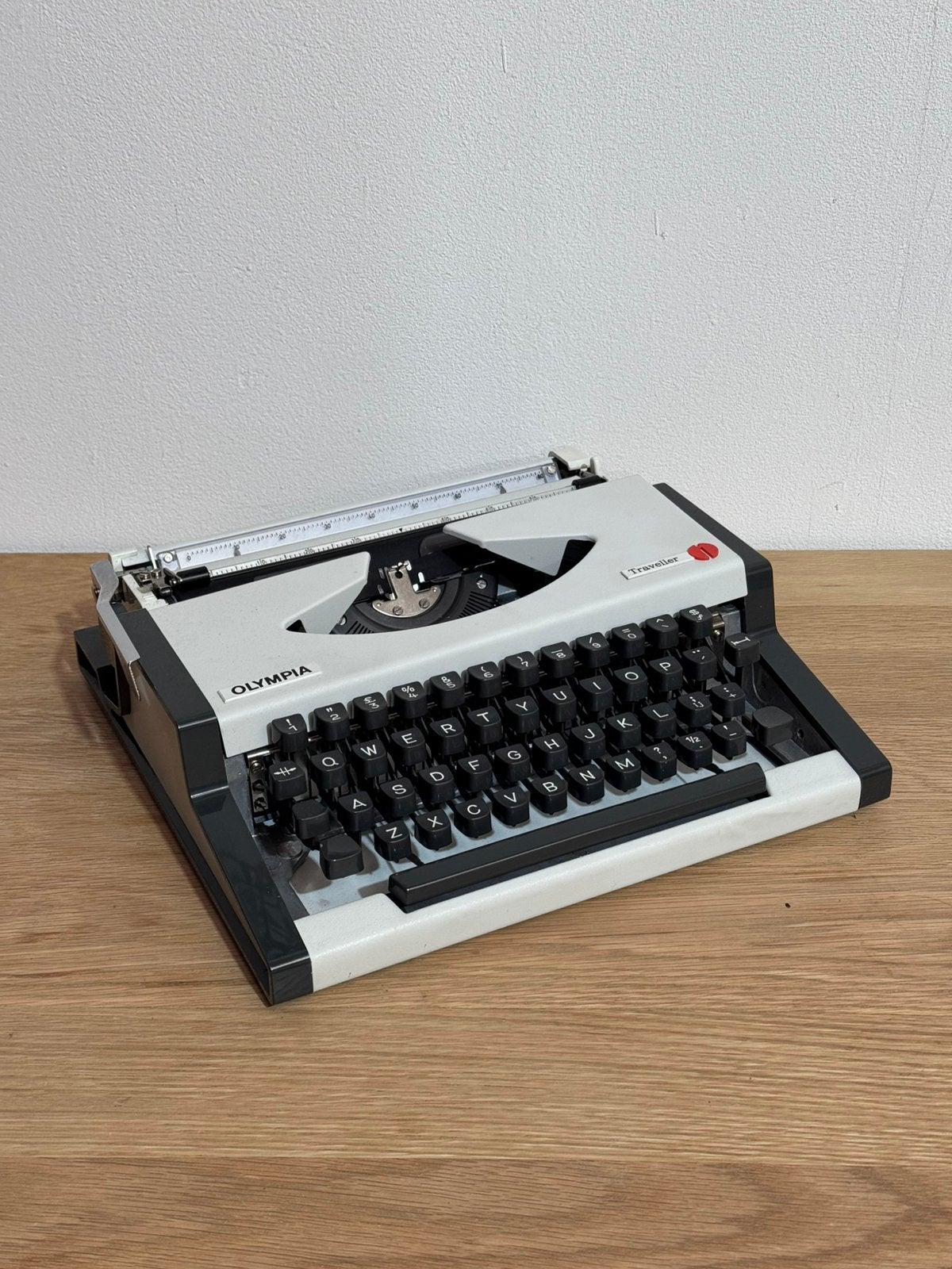 Vintage Olympia Traveller (QWERTY), Diversen, Ophalen of Verzenden, Zo goed als nieuw