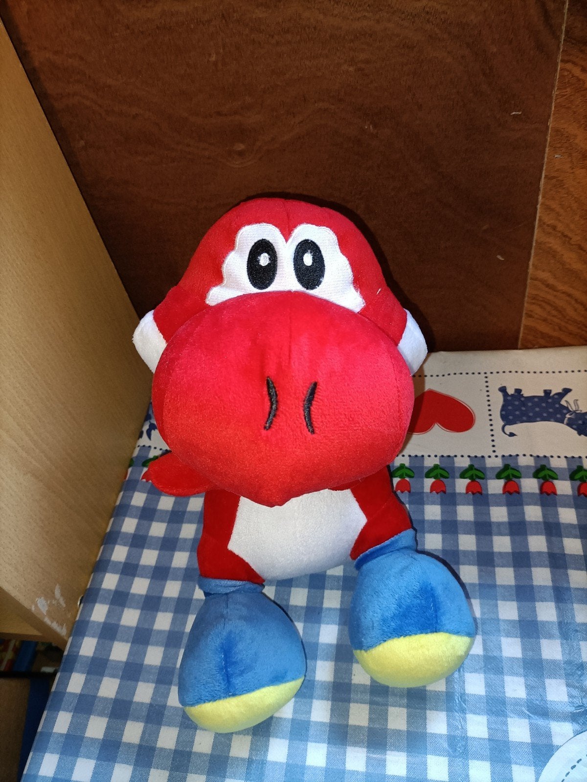 Yoshi knuffel rood met wit en blauwe schoenen, Ophalen of Verzenden, Zo goed als nieuw, Overige typen