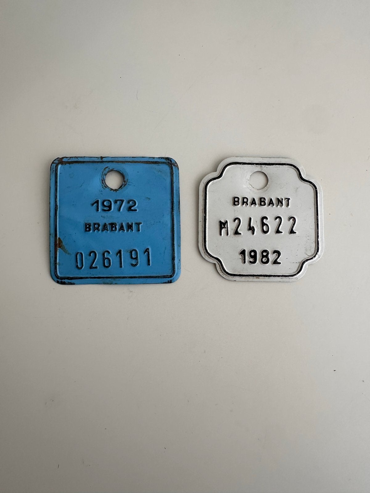 Vintage Brabants fietstaks plaatjes 1972 & 1982 - 6 cm, Verzamelen, Ophalen of Verzenden, Gebruikt
