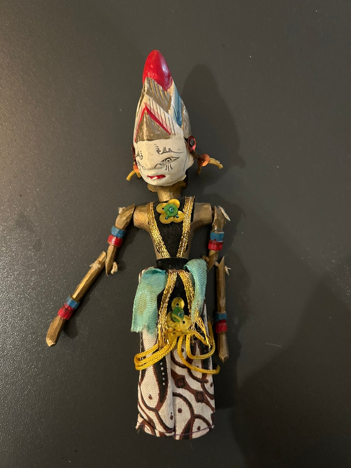 Wayang Golek poppetje, Ophalen