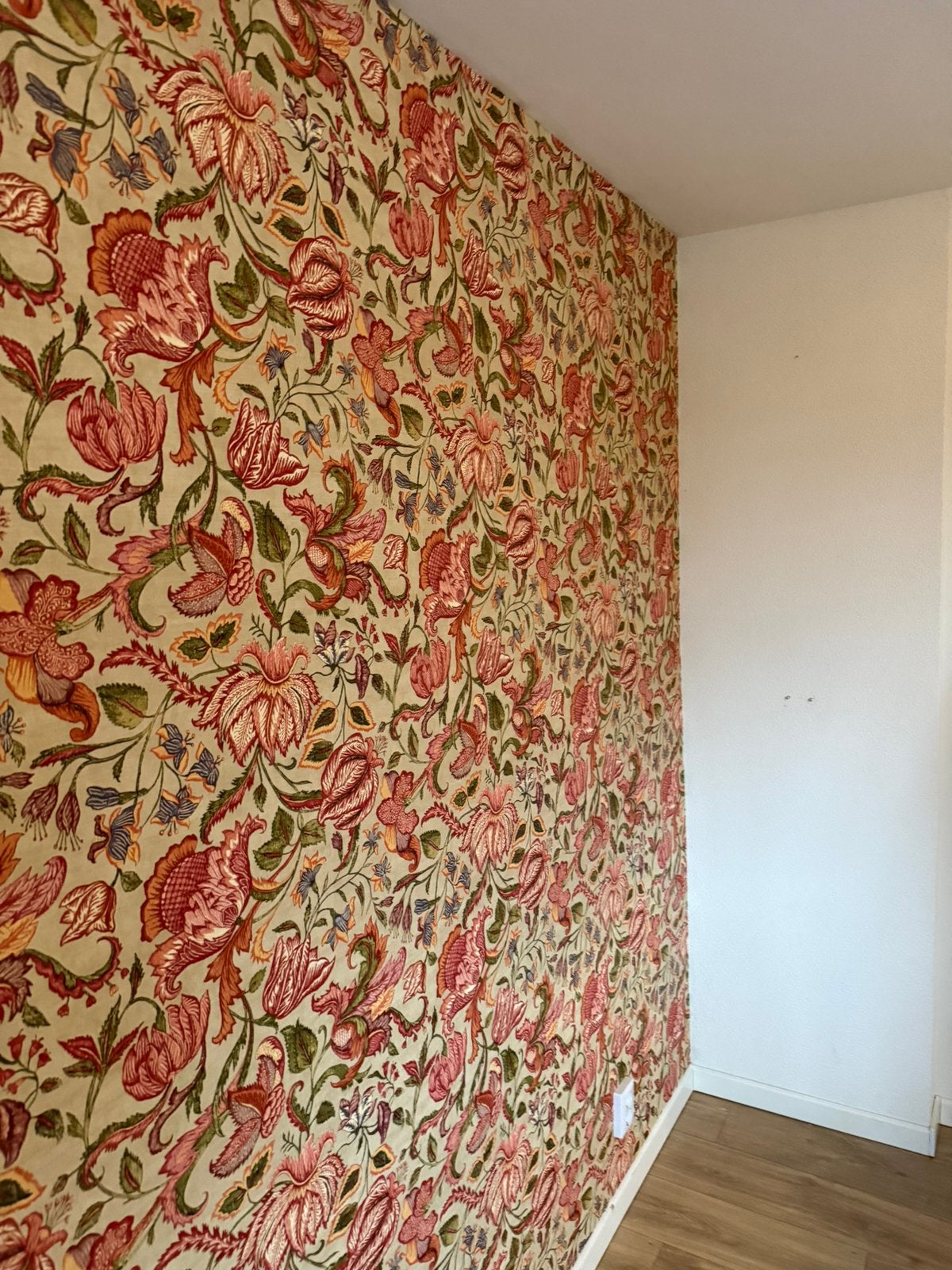 Behanger met ervaring  vlies arte foto eiffinger elite reno