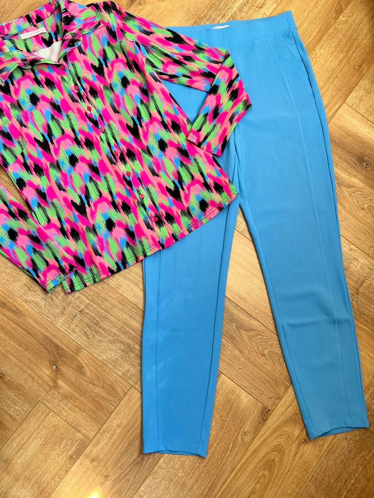 Studio anneloes set poppy batik blouse L & blair broek M sky, Kleding | Dames, Maat 38/40 (M), Overige kleuren, Ophalen of Verzenden