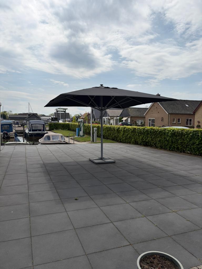 Horeca parasol 4x4   2 stuks €400 per stuk, Ophalen, Overige typen, Zo goed als nieuw, Waterdicht