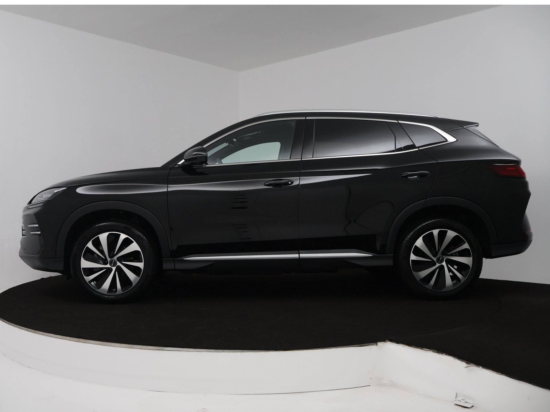 BYD SEAL U 1.5 T DM-i AWD Design | Inclusief € 3000,- ACTI, Auto's, Automaat, 1498 cc, Zwart, Zwart