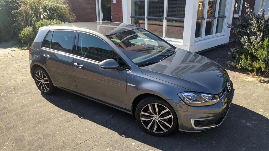 Volkswagen e‑Golf | Warmtepomp | Leder Vienna | Accu 91,3%, 136 pk, Zwart, 35 kWh, Lichtsensor
