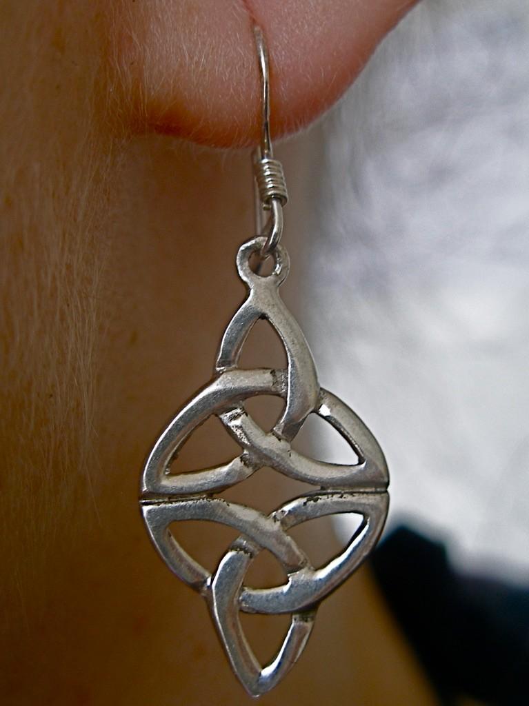 Zilveren 925 zilver oorhangers met keltische knoop triquetra, Hangers, Verzenden, Nieuw, Zilver