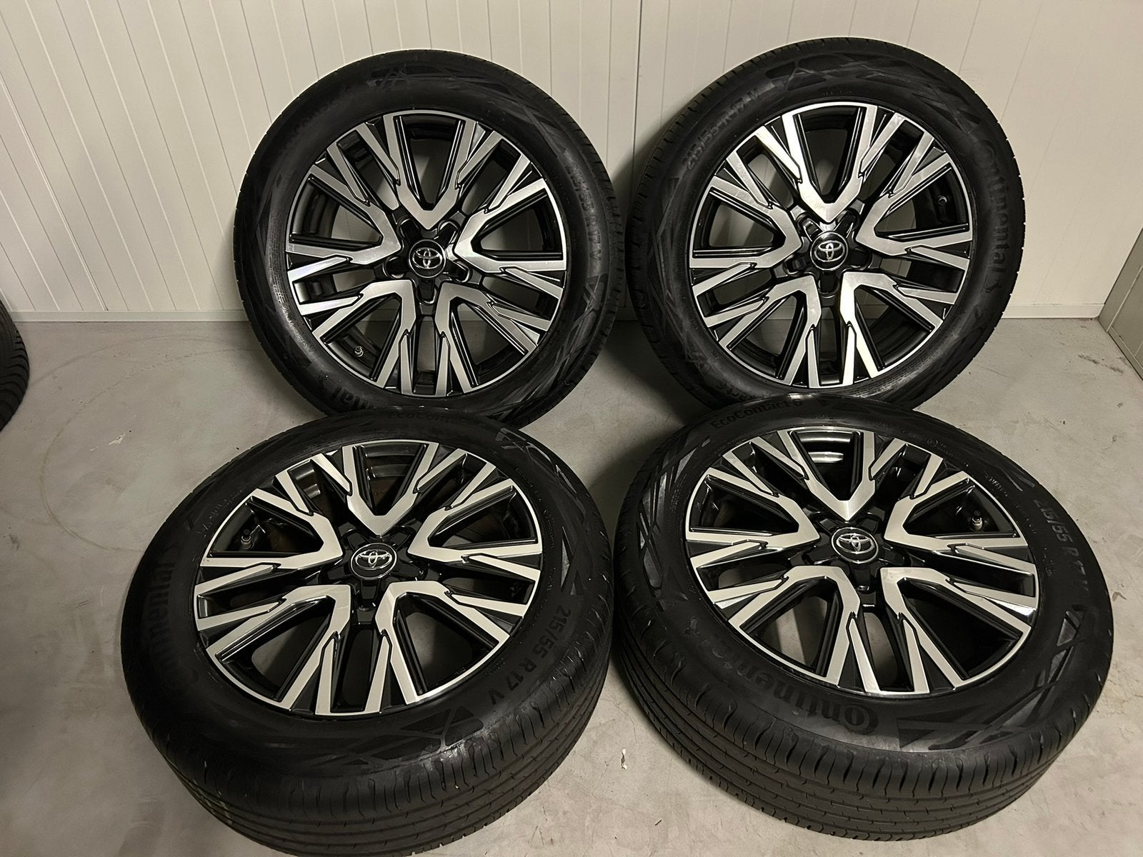 Originele Toyota Yaris cross 17 inch Continental zomer ZGAN, Auto-onderdelen, Banden en Velgen, Ophalen, Banden en Velgen, Personenwagen