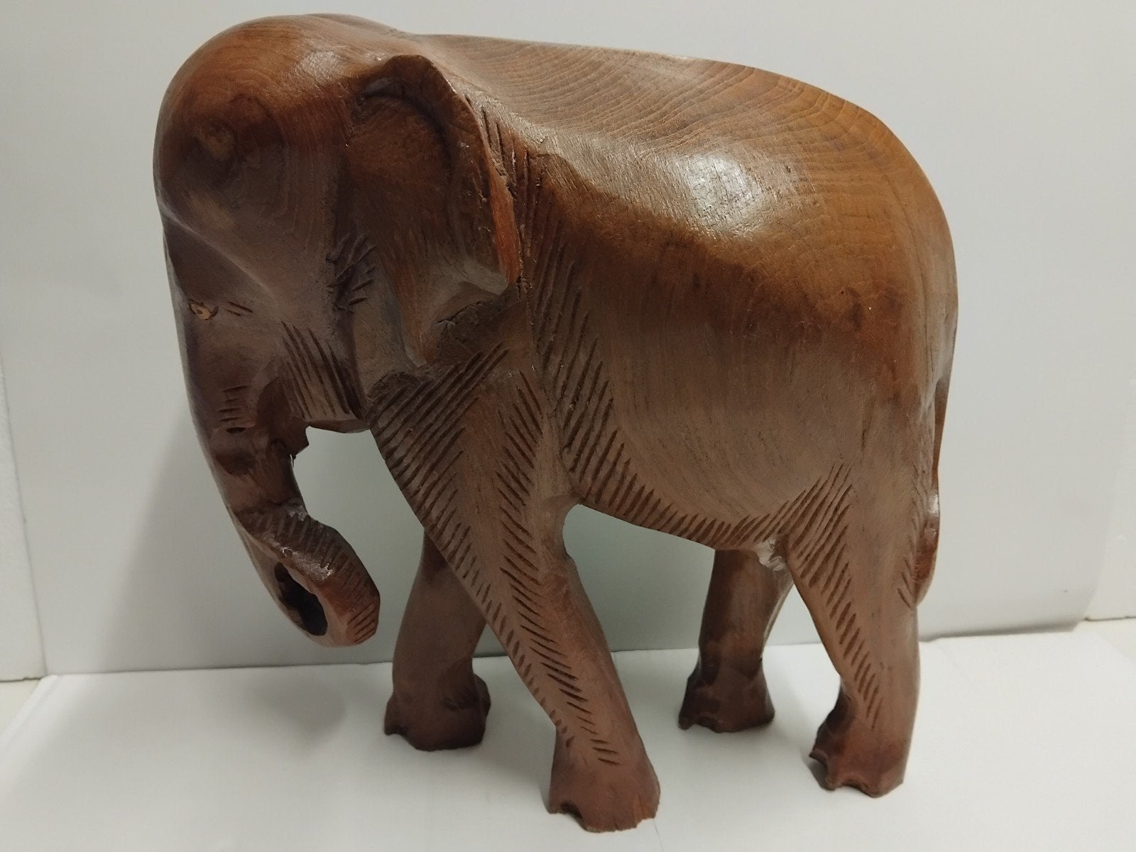 Grote massief houten Olifant hout 25 x 26 cm, Antiek en Kunst, Overige onderwerpen, Houtsnijwerk, Ophalen of Verzenden, Handgemaakt