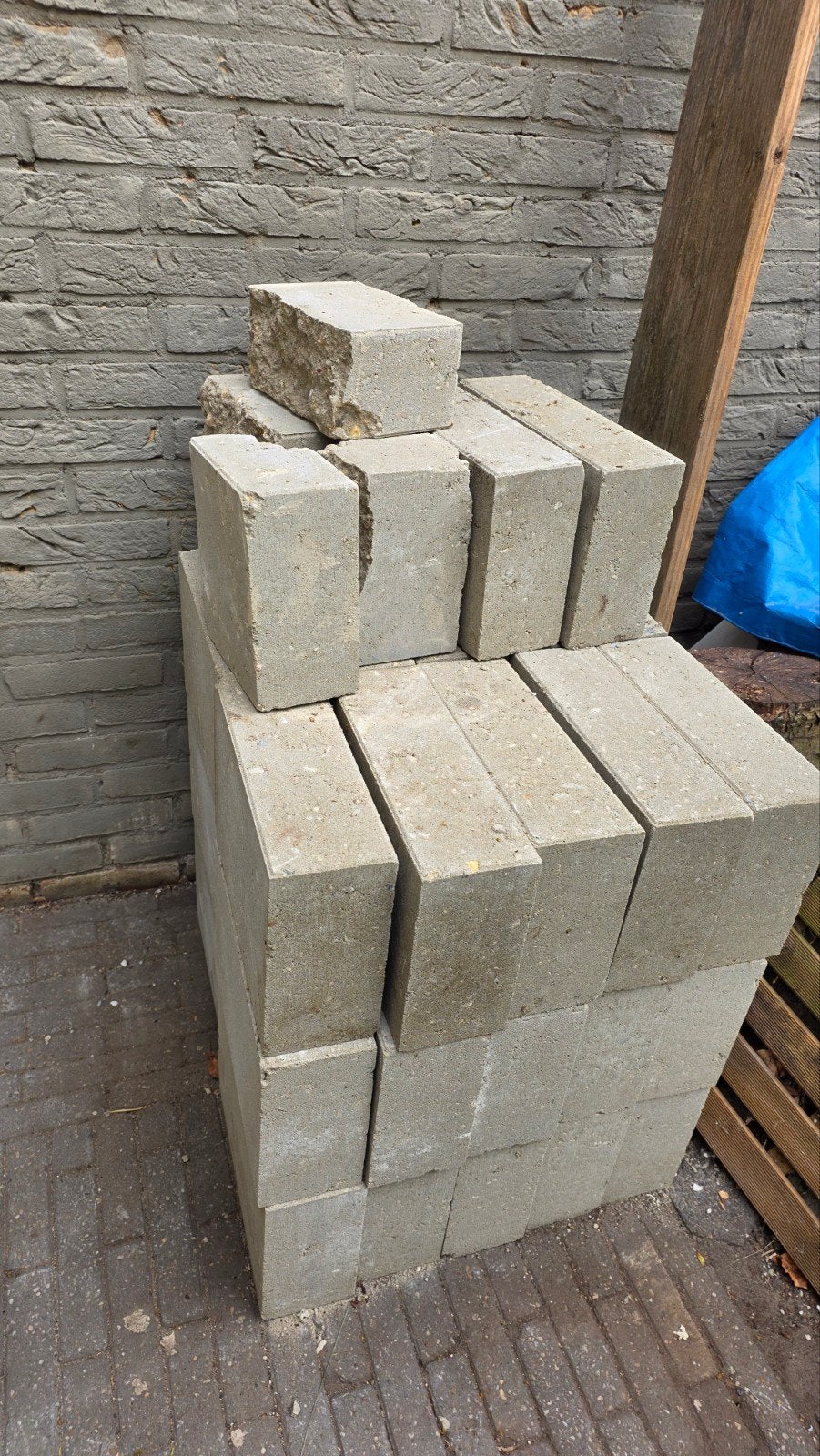 Betonblokken 32 stuks 30x10x20cm met 10kg steenlijm, Ophalen, Nieuw