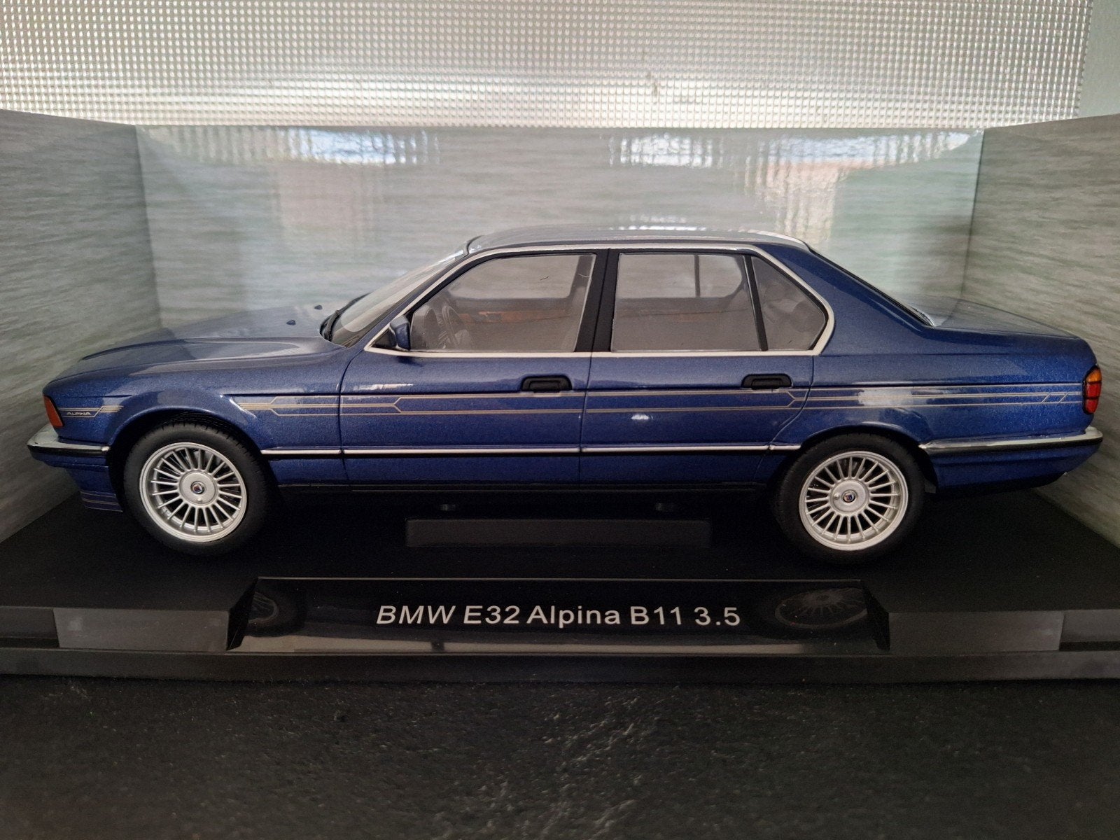 BMW E32 Alpina B11 3.5 Schaal 1:18, Overige merken, MCG, Nieuw, Ophalen of Verzenden