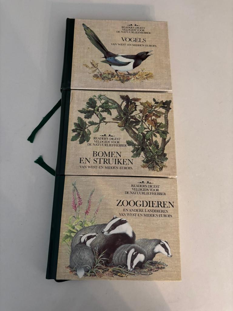 Reader's digest natuurgidsen set zoogdieren bomen vogels!, Boeken, Ophalen, Zo goed als nieuw, Natuur algemeen, Reader's Digest