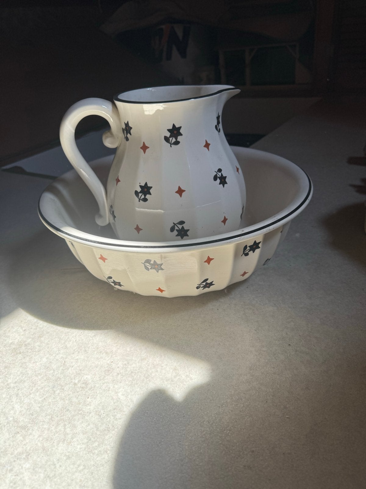 Vintage Wasstel met Kan - Wit met Bloemenpatroon, Antiek en Kunst, Ophalen